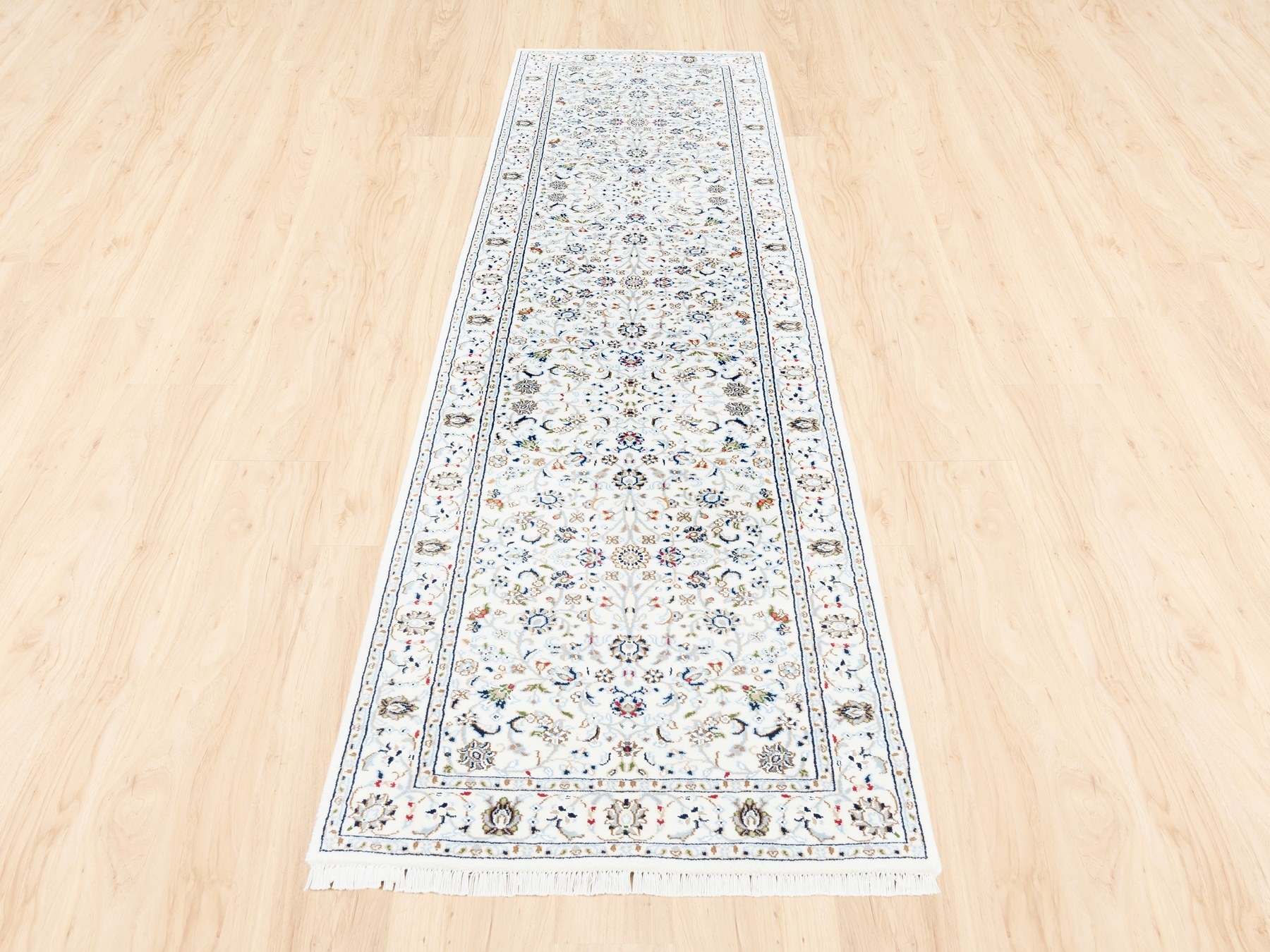 Traditional Rugs LUV565407